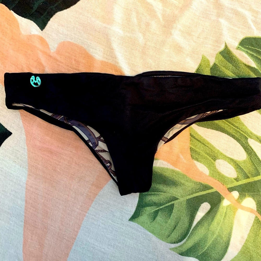 Maaji Scrunch Bikini Bottoms Size Small